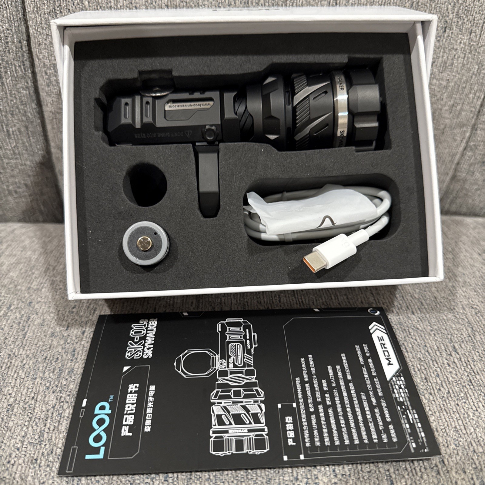 LOOP Gear Skywalker SK01s LEP Titanium Black Zoom Flashlight 910 Lumens