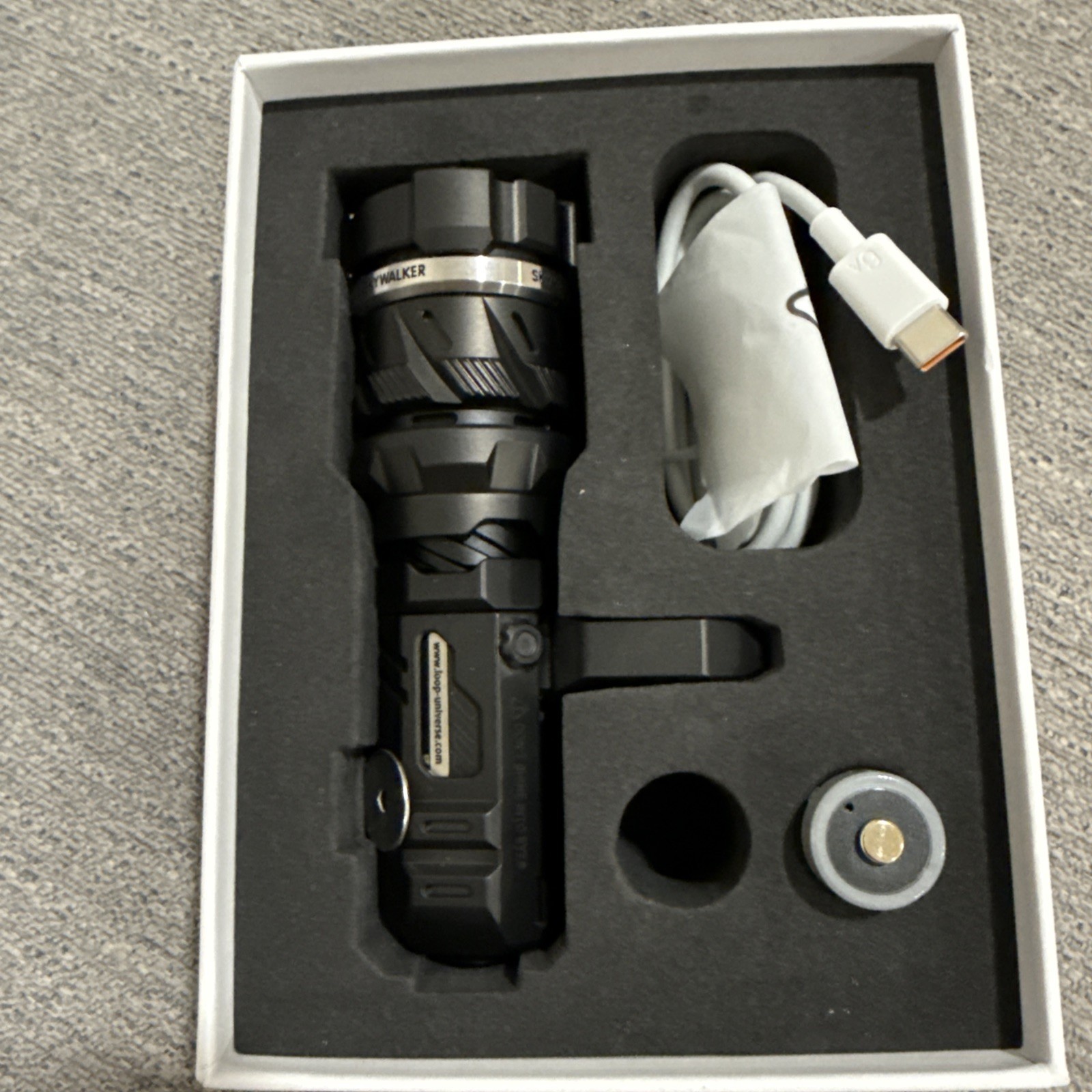 LOOP Gear Skywalker SK01s LEP Titanium Black Zoom Flashlight 910 Lumens - Image 2