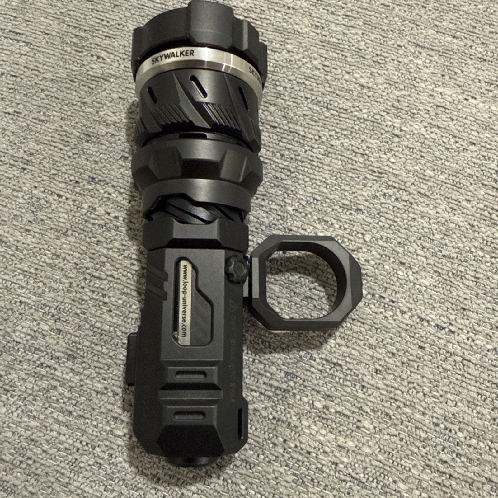 LOOP Gear Skywalker SK01s LEP Titanium Black Zoom Flashlight 910 Lumens - Image 5